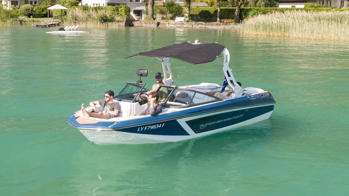 alquiler barco lago de Annecy